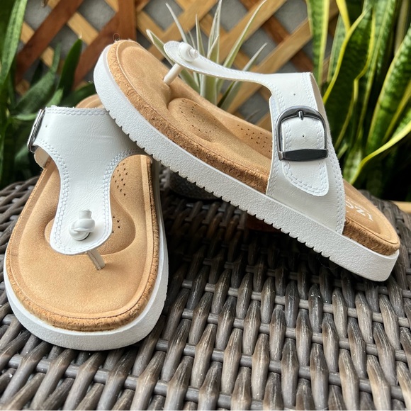 IZOD Women’s Adjustable Straps in size 6M - Picture 6 of 11